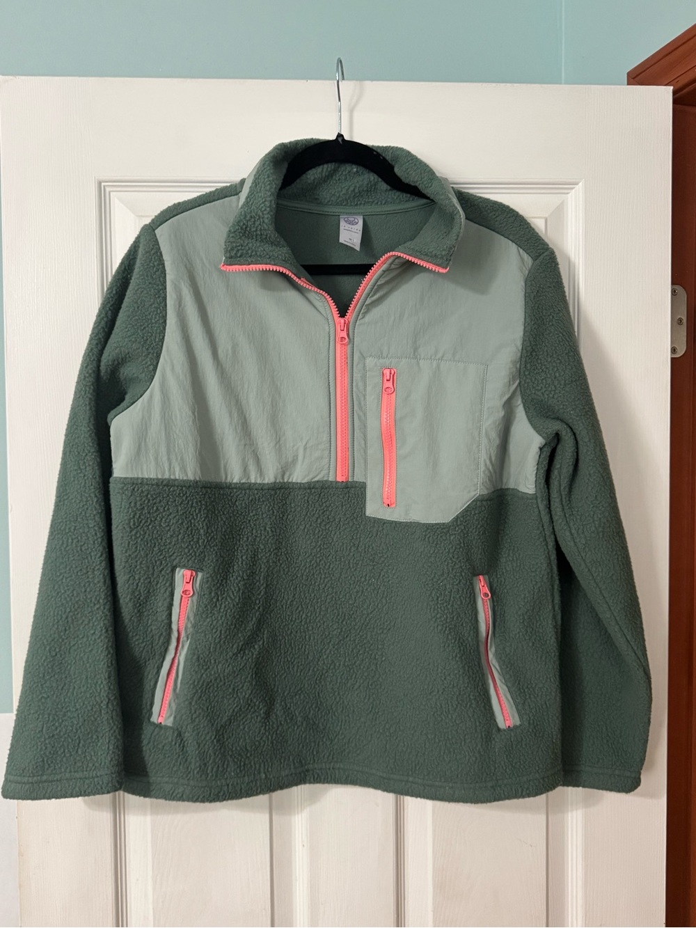 Te Verde Sage and Dark Green Fleece Pullover with Pink Zippers
